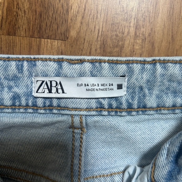 Zara Faded Blue Denim Jeans - Picture 2 of 6